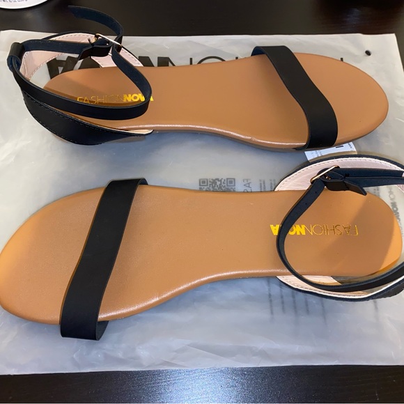 Me excuses here- flat sandals - Picture 1 of 4